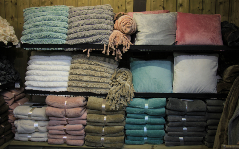 Fleece and Sherpa Blankets for Homes, Gifts, or Stores