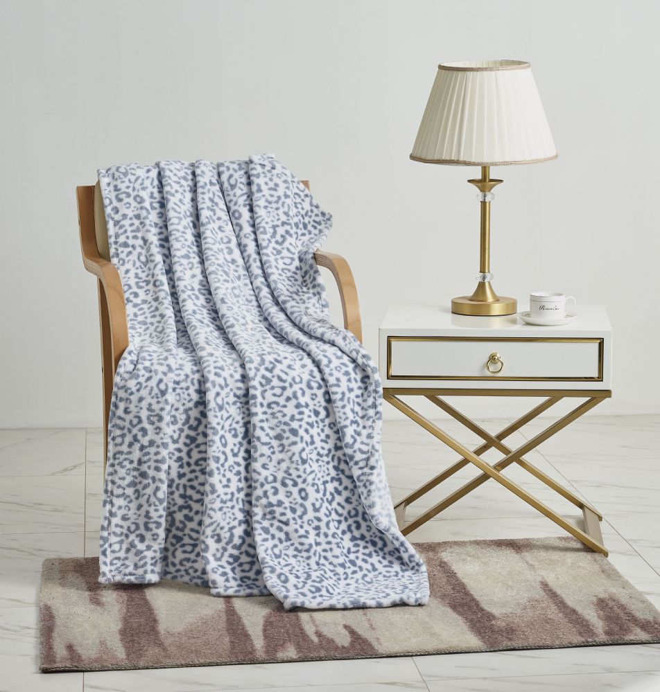 12 Wholesale Leo Oversized Throw Blanket On Hanger at